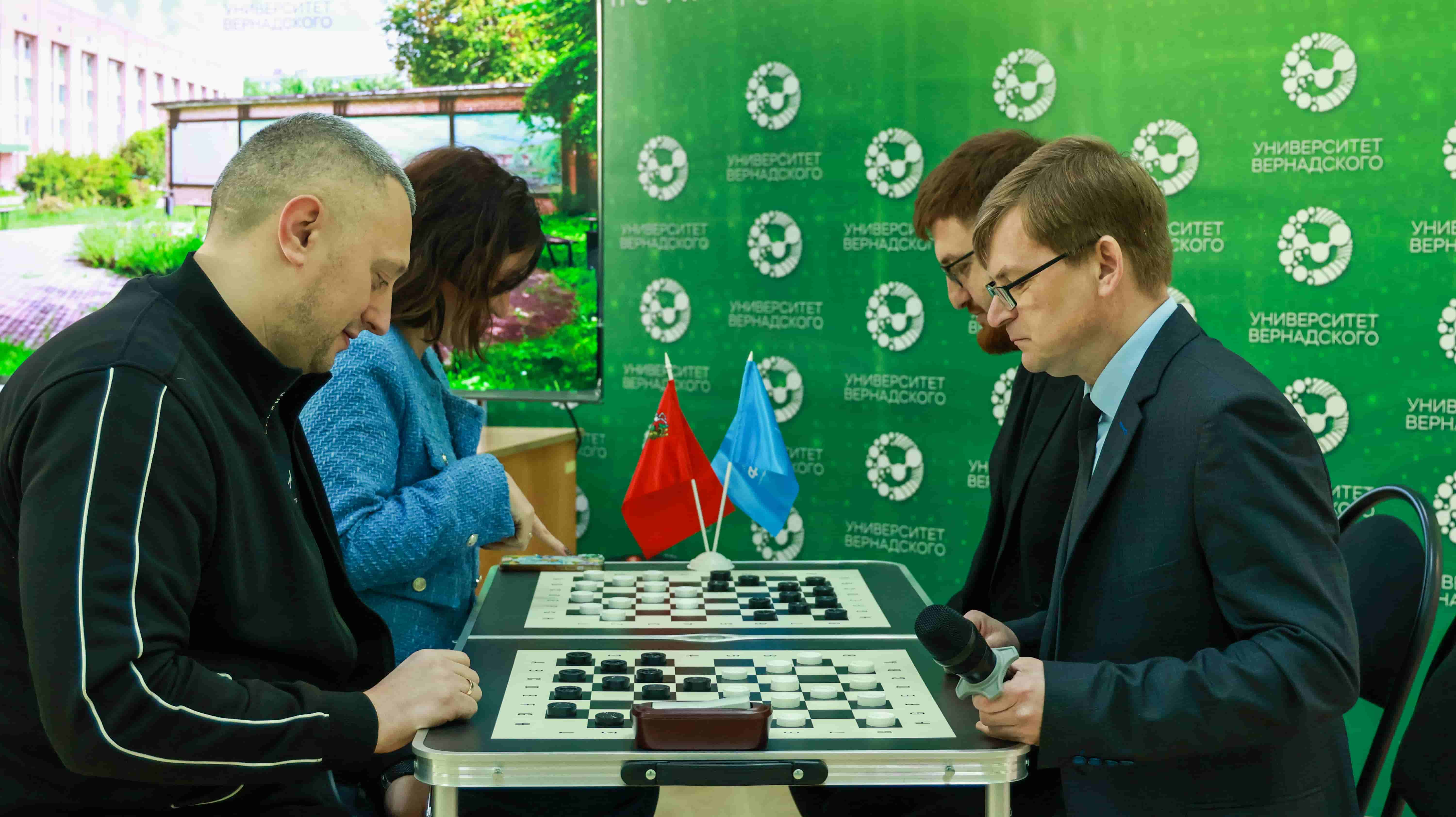 Нет ничего проще, чем выучить, как ходят шашки